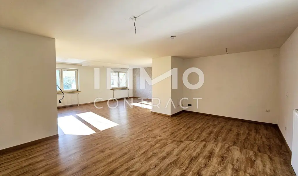 Geräumige, moderne 4-Zimmer-Wohnung mit zwei Bädern und großer Küche im Zentrum von Laxenburg