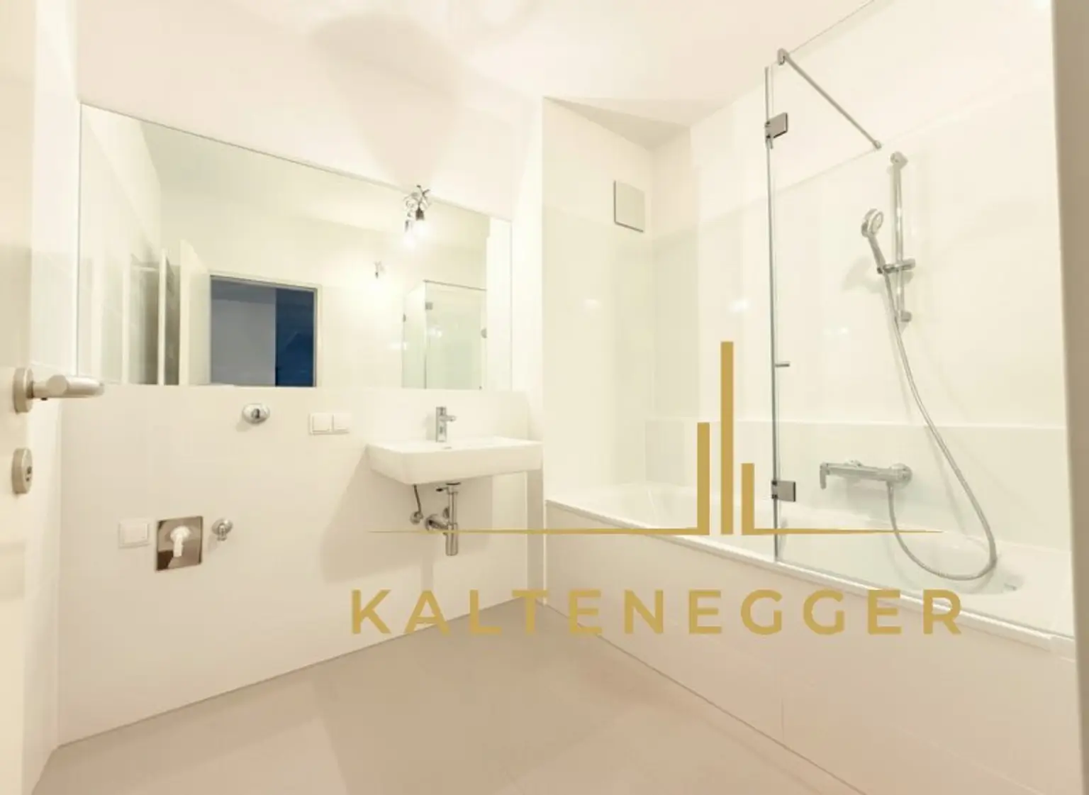 Tolle 4-Zimmer Wohnung mit Loggia ++ Blick in die Innengärten ++  Erstbezug nach Sanierung