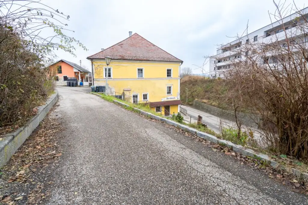 Bestandsfreies Mehrparteienhaus mit 5 Wohnungen + 1 Geschäftslokal in Toplage von Obernberg am Inn zu kaufen!