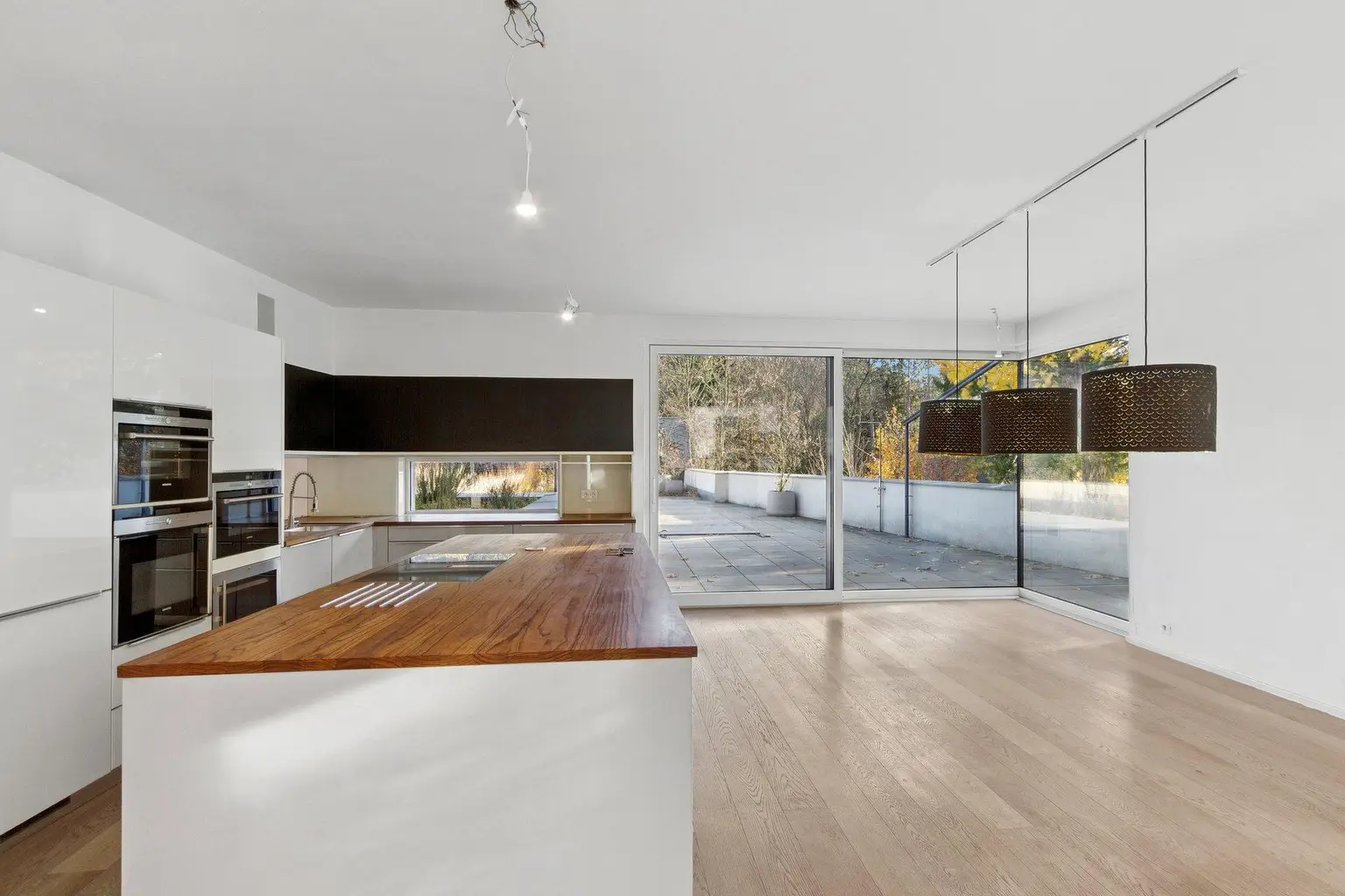 Exklusive Luxusvilla in absoluter Ruhelage mit Pool!