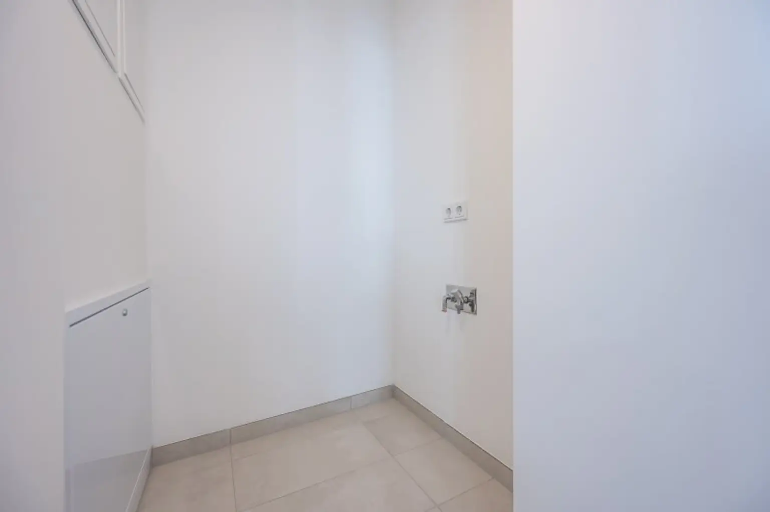 ++MOLLARD 50++ Exclusive 3-room apartment right in the heart of the city (3/3)