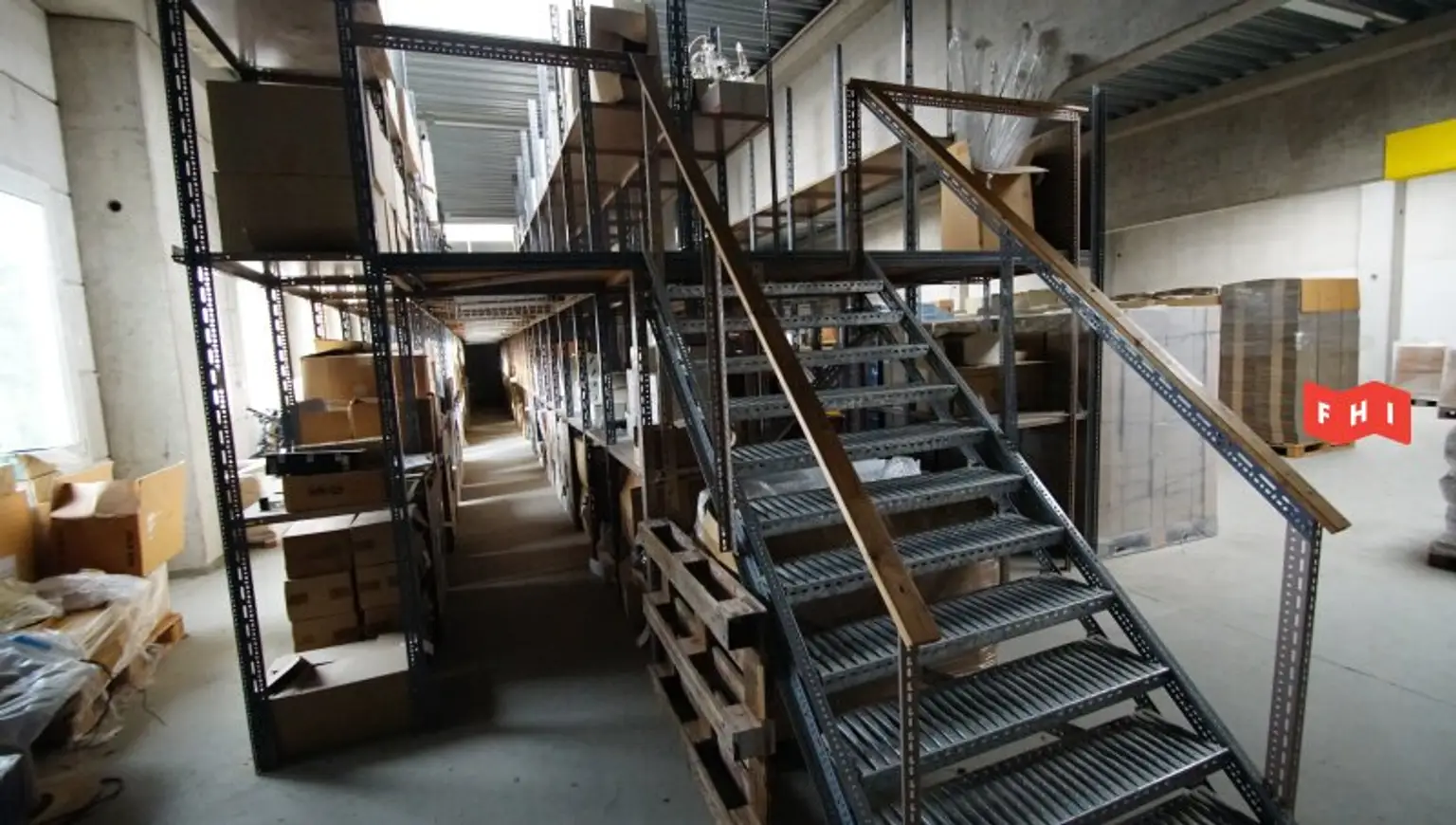 Logistikfläche***2 Hallen***30 Stellplätze***Ausbaupotential***
