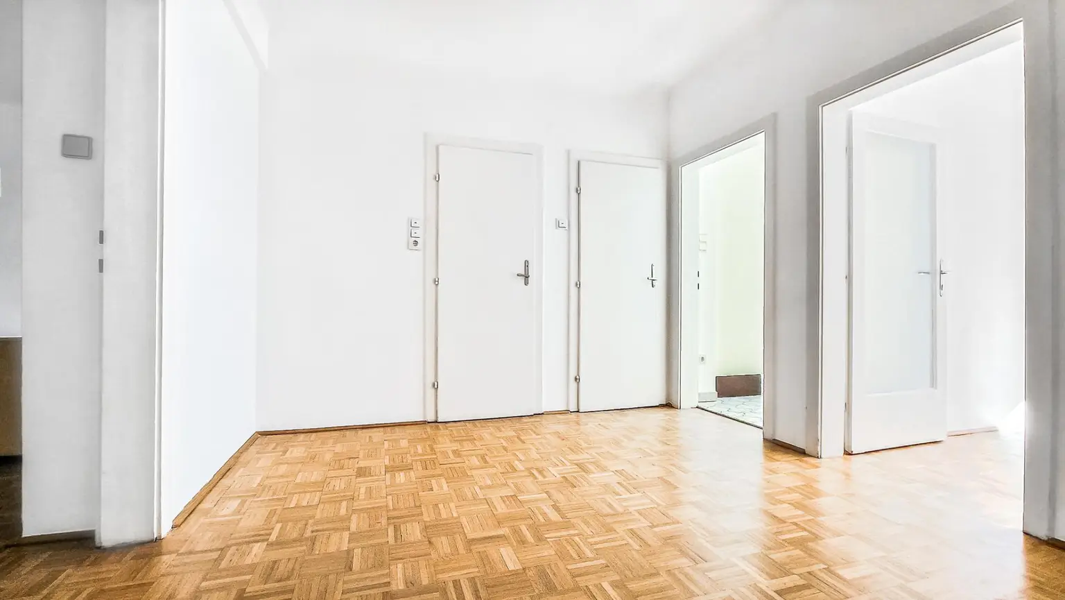 Eigentumswohnung mit Garage in ausgezeichneter Lage nahe Brunnenmarkt. Top Verkehrsanbindung und Infrastruktur