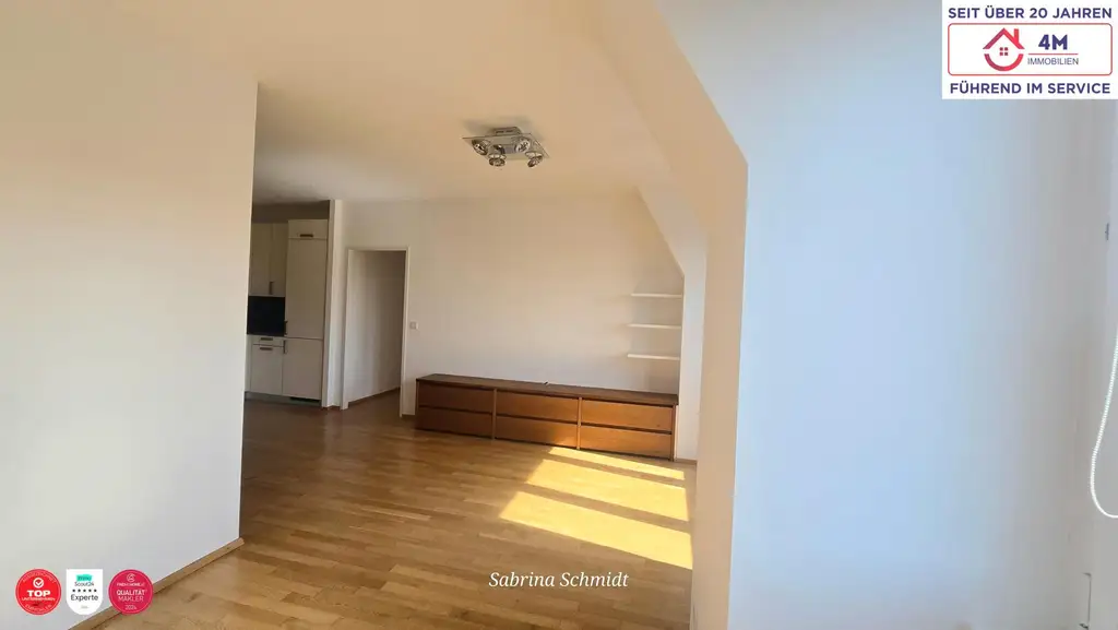 Dachgeschosswohnung mit 3 Zimmern auf ca. 70m2 inkl. Garage - Ruhige Lage, Lichtdurchflutet und hochwertig ausgestattet!