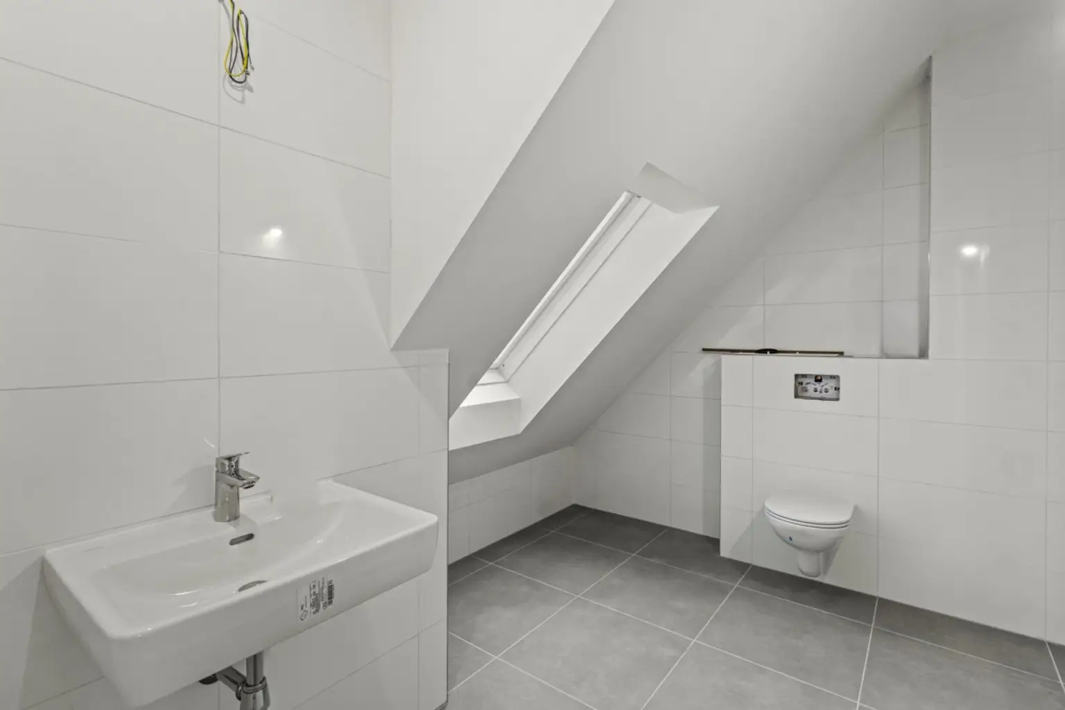 14 | ++ NEU ++ REIHENHAUS mit Balkon, Terrasse und Wohnkeller in NEUESSLING | Prima Service Immobilien