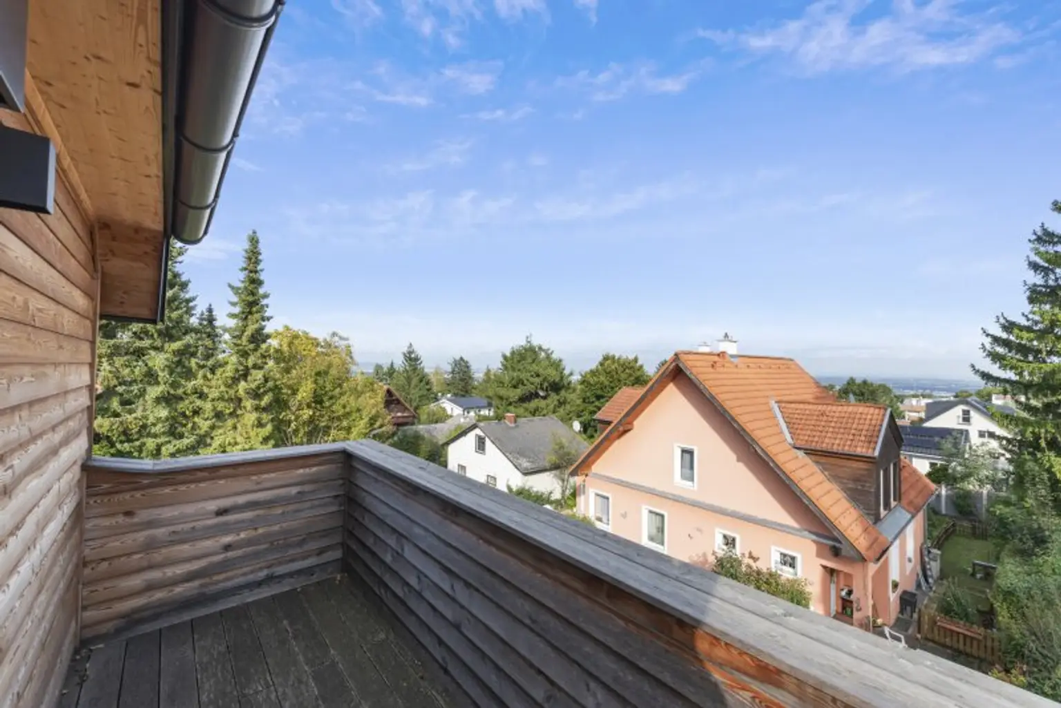 Exklusive Villa mit Nebengebäude in Gießhübl – Wohnen, Arbeiten & Wellness in Premiumlage