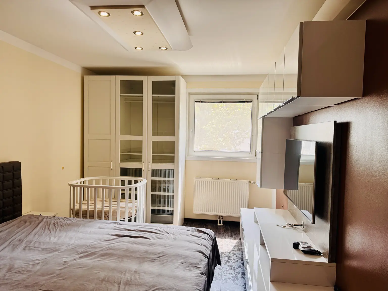 Schlafzimmer 1