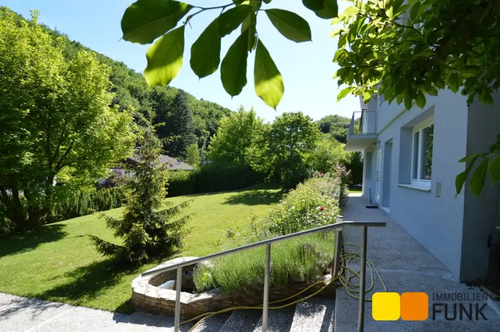 Großzügiges Haus mit Traumgarten