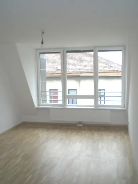 Unbefristet vermietete 2 Zimmer Wohnung im ausgebauten Dachgeschoss!