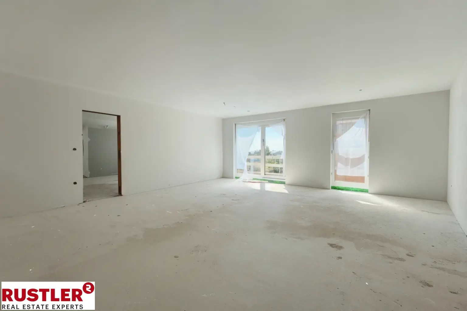 Pyramidenblick: familienfreundliche 4 Zimmerwohnung mit südseitigem Balkon