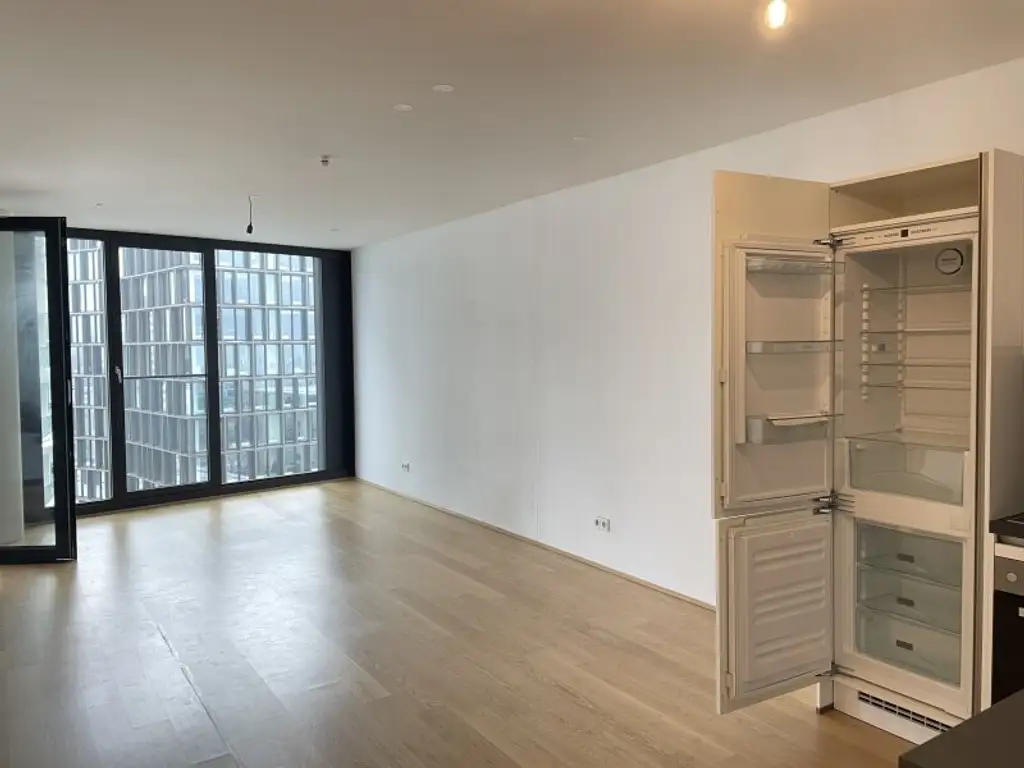 UNBEFRISTETE 2 Zimmer im 12en Stockwerk mit Loggia und vielen Extras im Haus beim Belvedere!