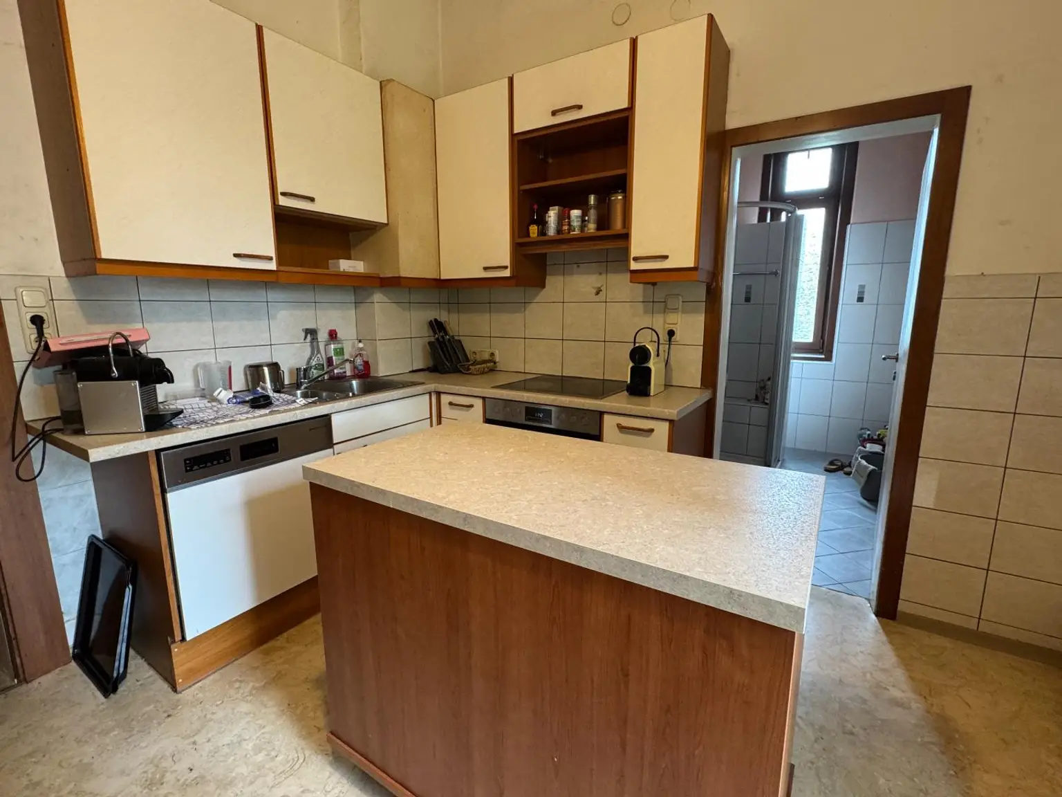 Charmante Villa - mit viel Potenzial und Geschichte auf großem Grund