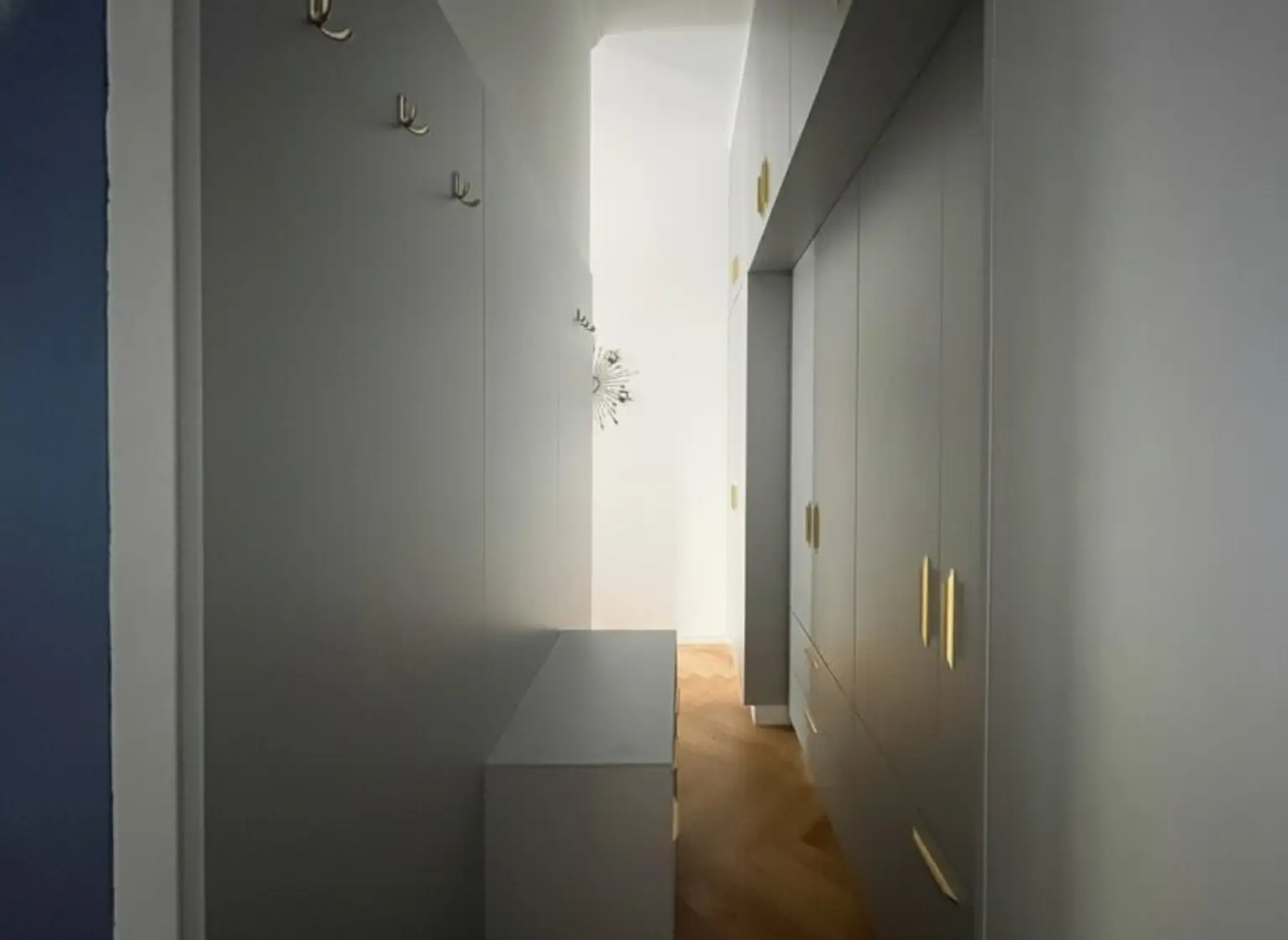 Exklusive Altbau-Residenz mit modernster Technik – hofseitige 2-Zimmerwohnung mit Balkon beim Naschmarkt