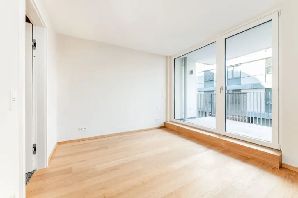 Erstbezug ab Februar! Nähe U6/U4! Helle 2-Zimmer-Wohnung mit Loggia zu vermieten!