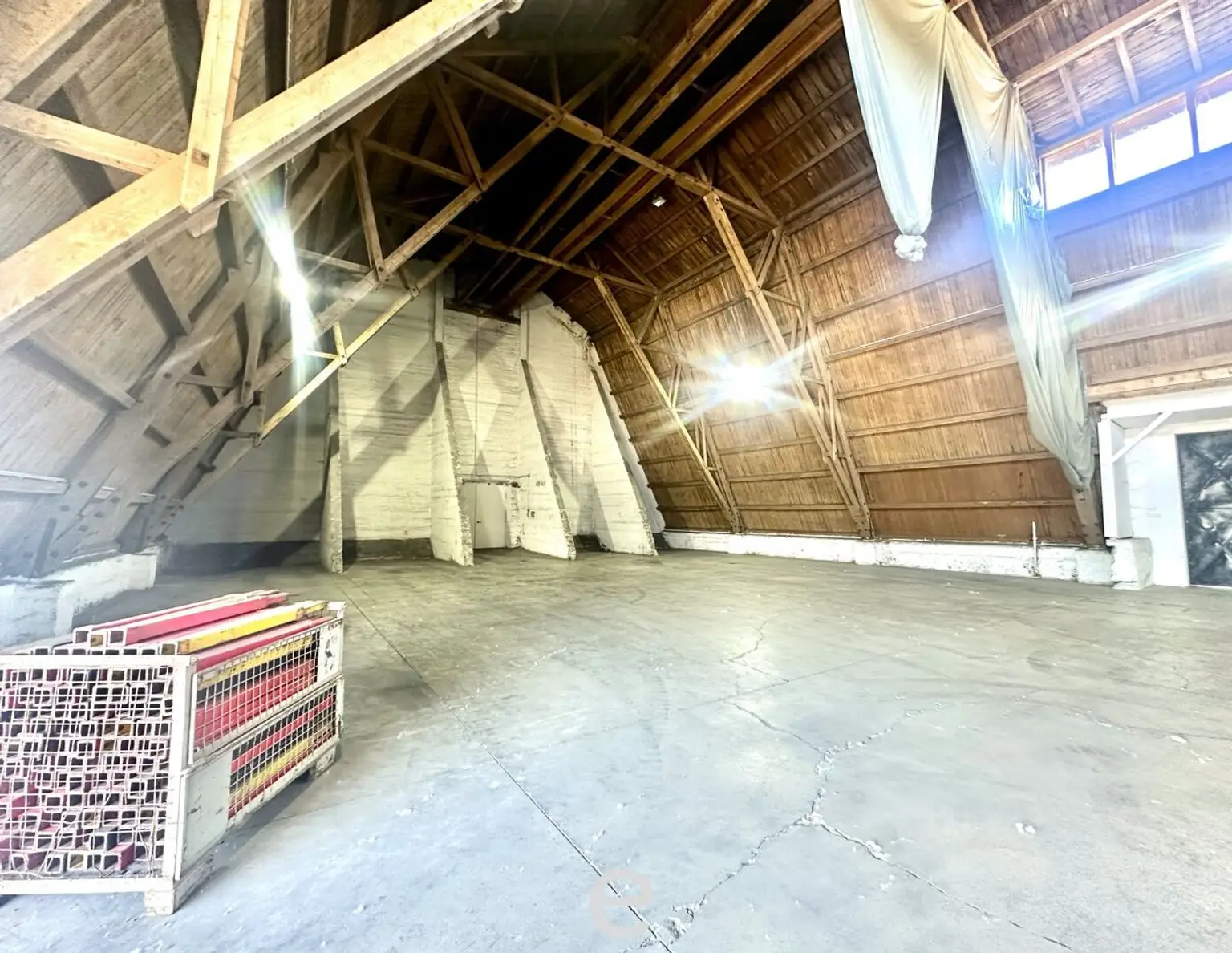 Kleinteilige Lagerhalle in Enns zu vermieten!