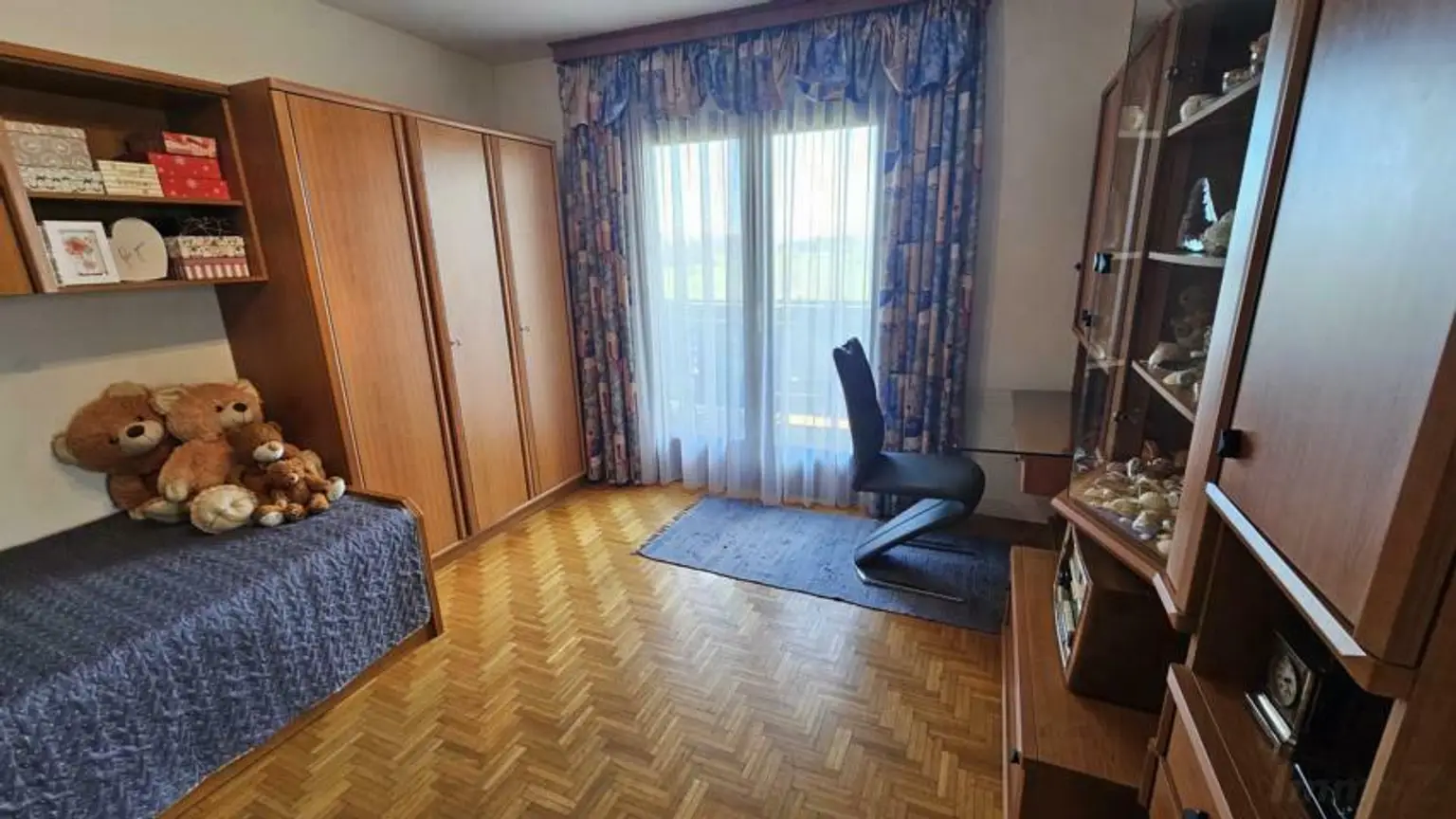 ** Geschmackvolles Zweifamilienwohnhaus - ca. 19ha LW-Fläche mit Wald ** unvergleichbarer Panoramablick auf Schloss Kapfenstein und das steirische Hügelland **