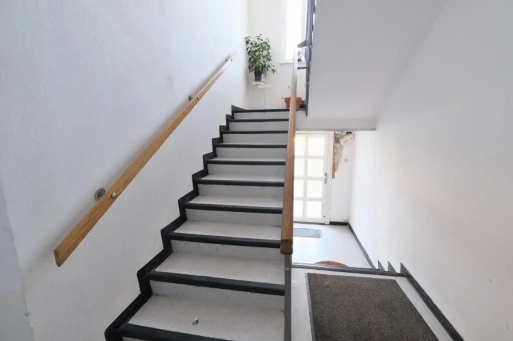 145 m² möblierte 5-Zimmer-Dachterrassenwohnung mit Untervermietrecht bzw. als WG / Arbeiterquartier