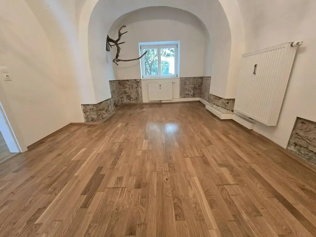 Nette Drei-Zimmer-Wohnung mit eigenem Gartenanteil - Nähe Kunsthaus - ab sofort!