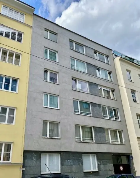 Terrassentraum mit herrlichem Fernblick: 3 Zimmer, Küche und 46 m2 Terrassen im 5.Stock, Stellplätze im Hof mitbenützbar, Nähe U1-Taubstummerngasse + Belvedere!