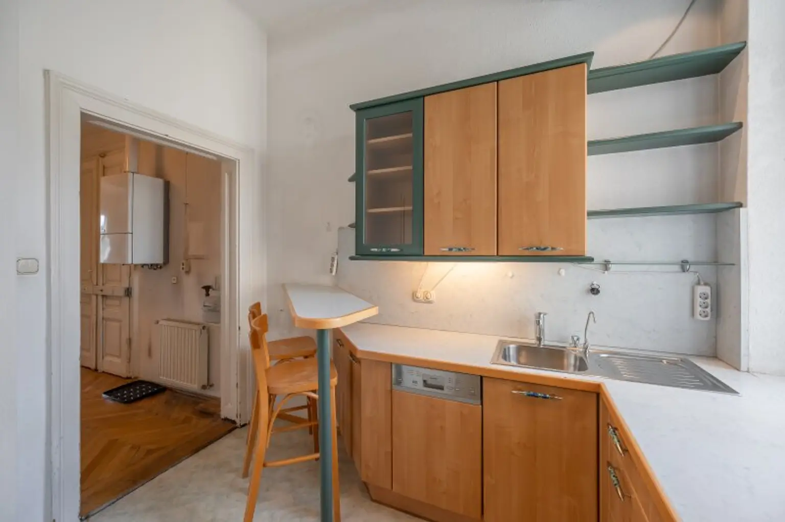***NEU*** Gepflegte 3 Zimmer Wohnung in repräsentativem Stilaltbau! in TOP-Lage!!