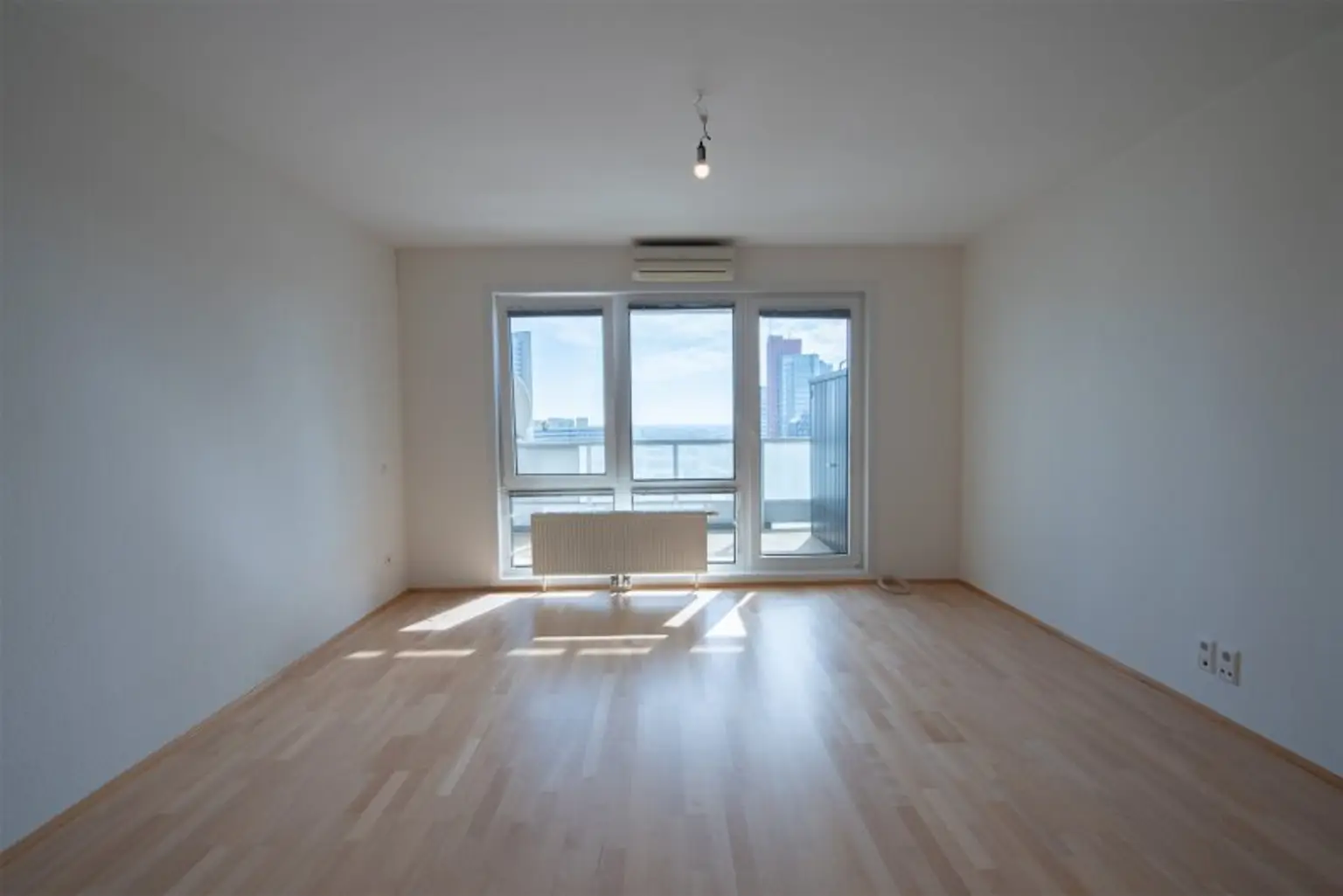 2-Zimmer-Wohnung mit atemberaubendem Wien-Panorama im Mischek Tower