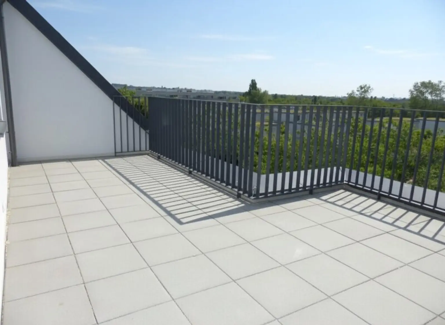 ZWEITBEZUG 3 Zimmer-TERRASSEN-Neubauwohnung - HOFSEITIG