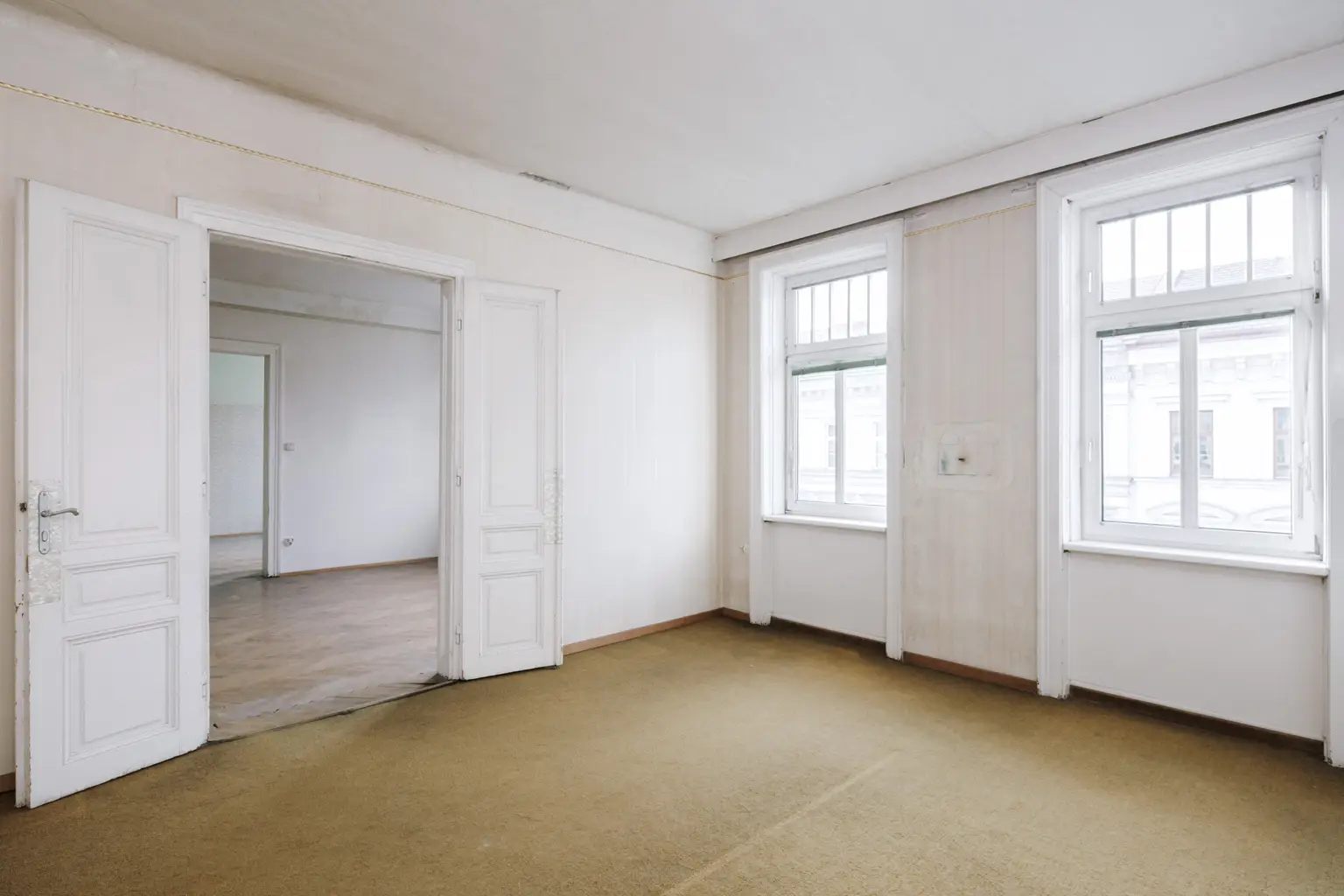 Sanierungsbedürftiges 3 Zimmer Altbau-Juwel mit Balkon in sehr guter zenraler Lage von Döbling!