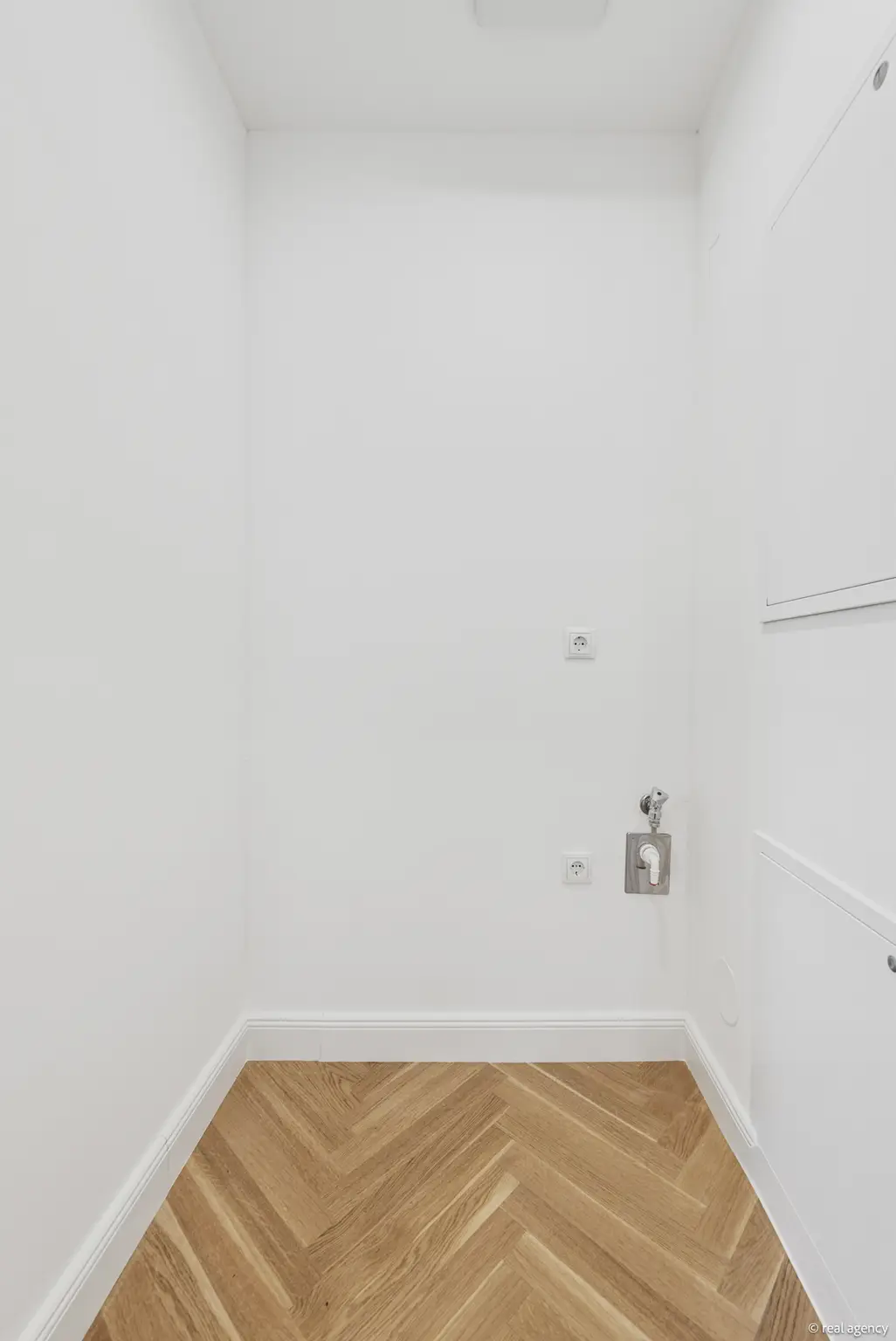 Drei Zimmerwohnung mit Balkon im sanierten Wiener Altbau