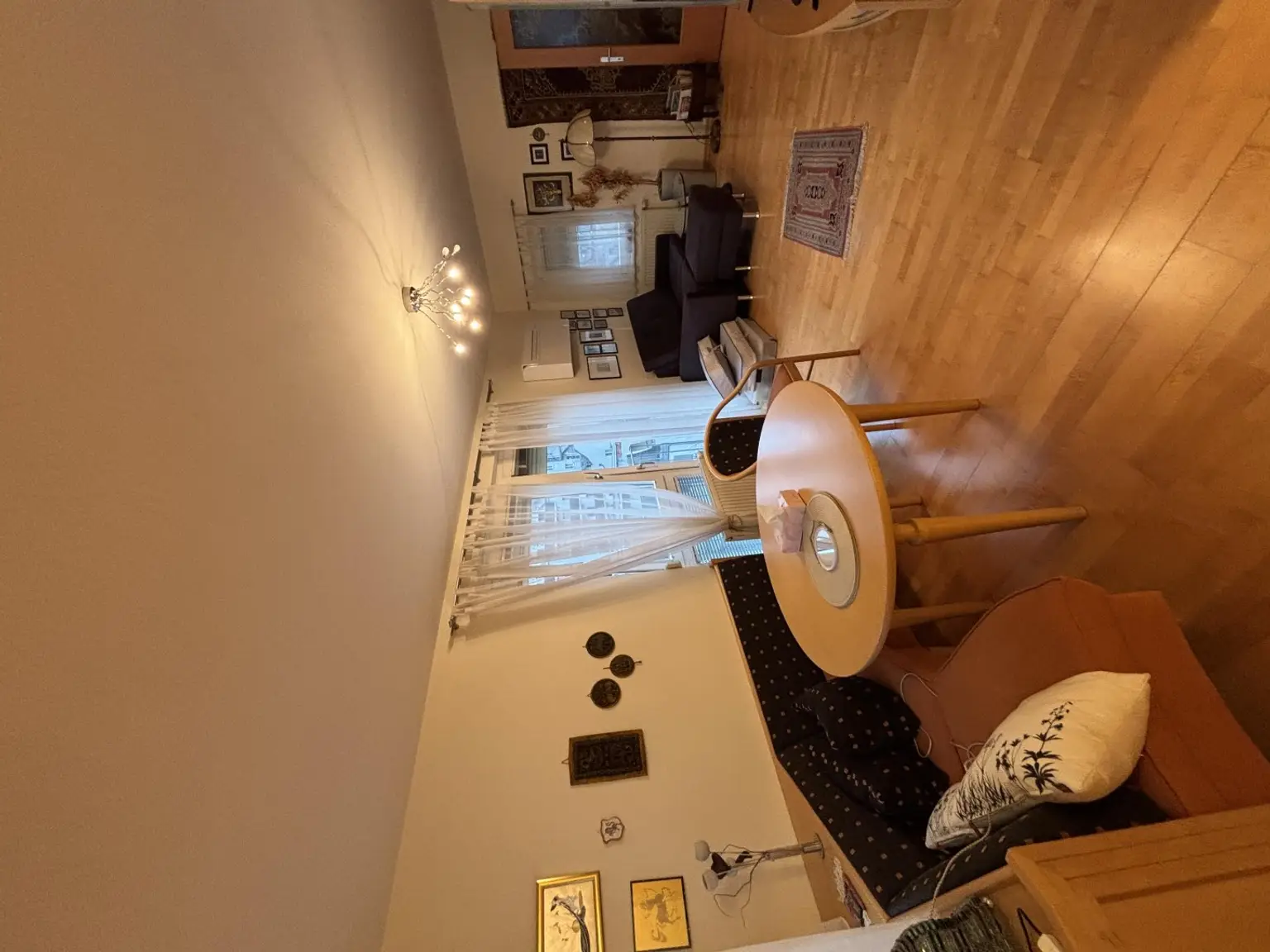 Charmante Wohnung mit guter Anbindung   und günstigen Betriebskosten  und Klimaanlage