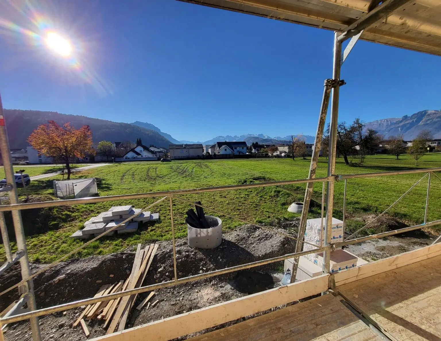 NEU - Feldkirch Gisingen Guldenäcker - Vollholz Reihenhaus mit 5 Zimmer, Garten und Carport, Top Lage