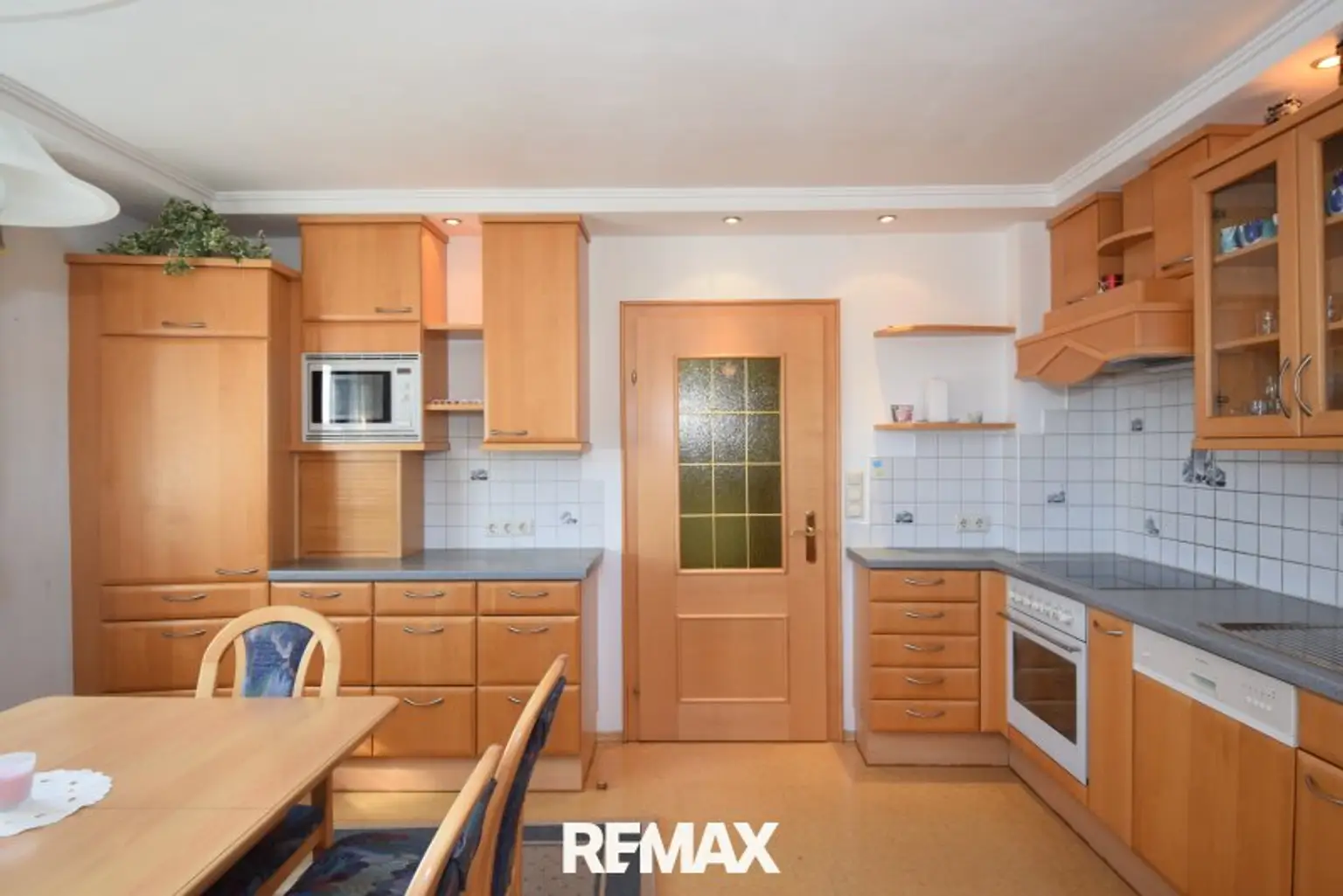 gepflegte Einbauküche