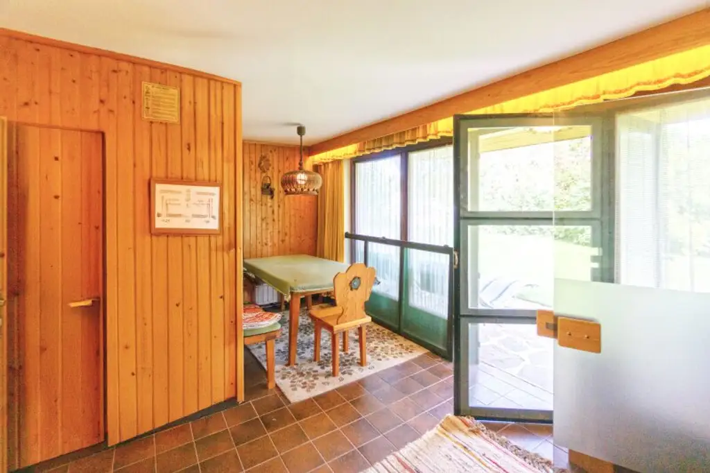 Idyllisches Landhaus in Wohnsiedlung am Waldesrand mitten im Triestingtal, südliches Bergland vor Wien