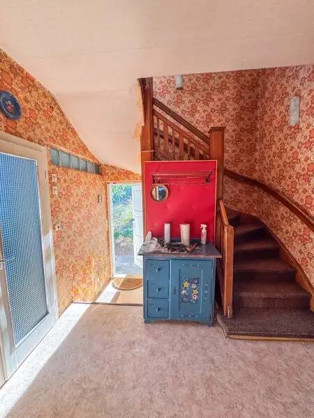 Sanierungsbedürftiges Einfamilienhaus in Pottschach, Nähe Bahnhof: Ihr Sanierungsprojekt mit 556 m2 Garten! 199.000 Euro!