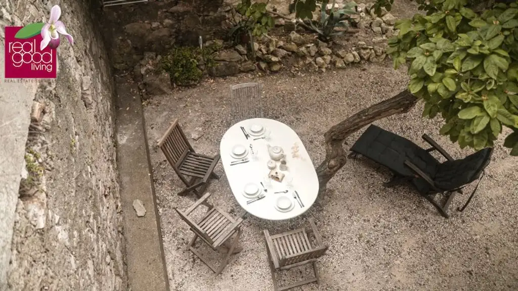 Respiro Mediterraneo Dinka – Authentische Steinvilla mit Kamin