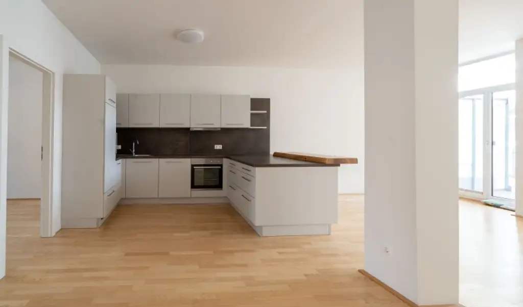 Nähe Landstraße: Moderne 3-Zimmer Wohnung mit Balkon und TG-Parkplatz zu mieten!