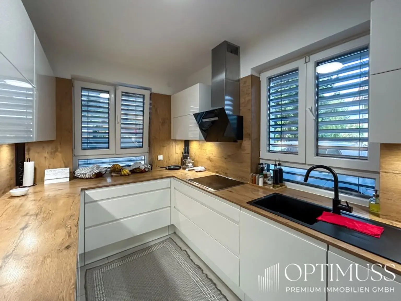 Moderne Doppelhaushälfte mit Terrasse, Pool , Garten & hochwertiger Ausstattung - Exklusives Wohnen in Gerasdorf !