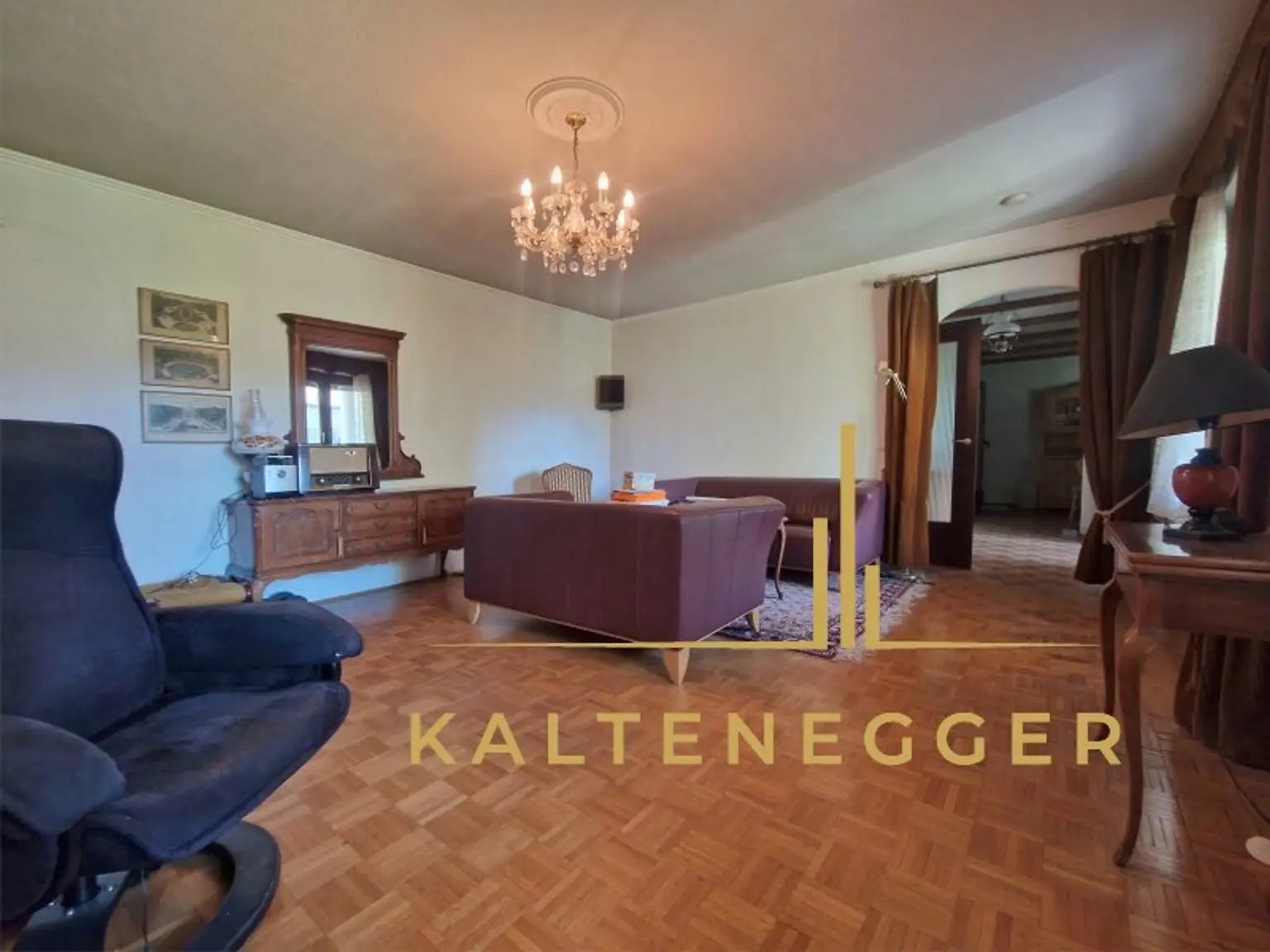 EG: Wohnzimmer ca. 24,98 m²