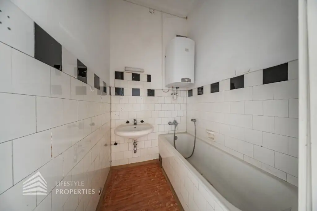 Renovierungsbedürftige 4,5-Zimmer Wohnung in zentraler Lage