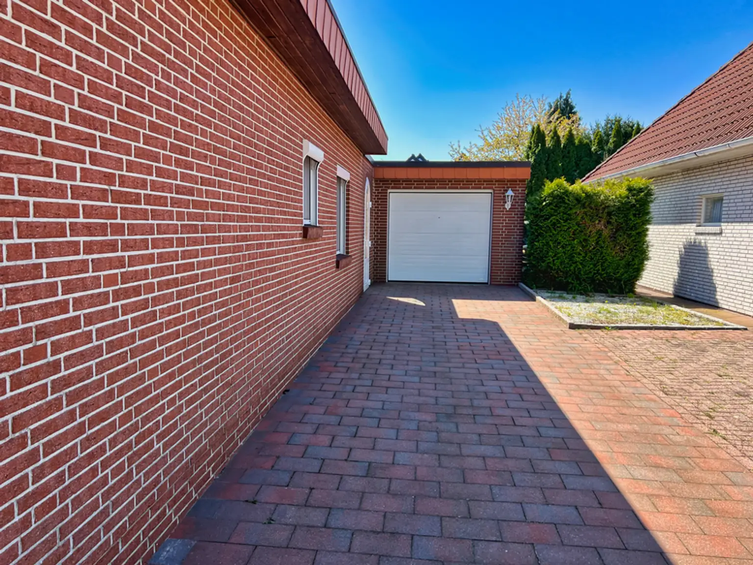 TOP-gepflegt & laufend renoviert! Bungalow mit schöner Gartenanlage!