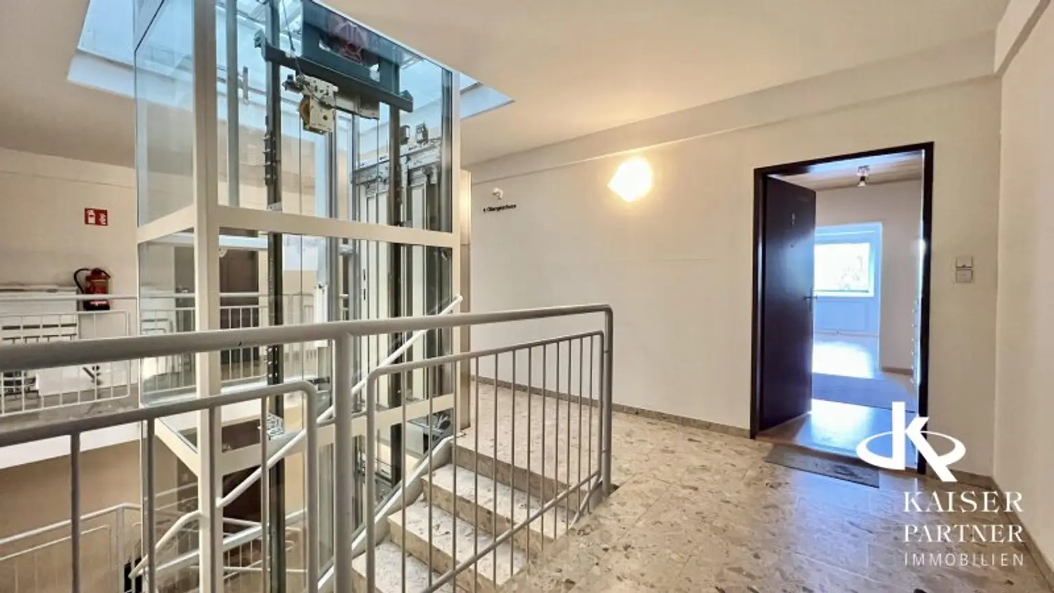 HELLE 3-ZIMMERWOHNUNG MIT LOGGIA IN GRÜNOASE!
