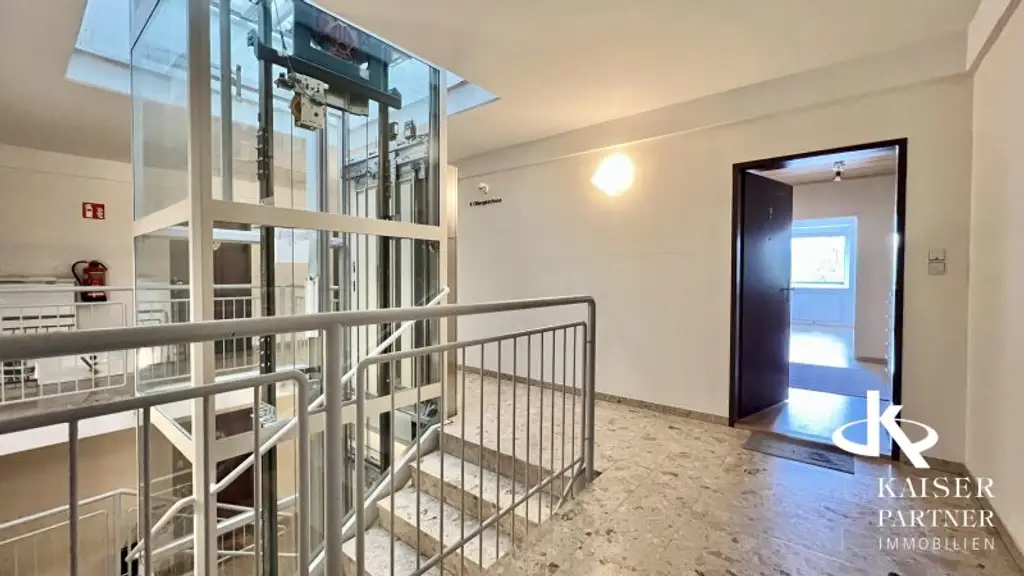 HELLE 3-ZIMMERWOHNUNG MIT LOGGIA IN GRÜNOASE!