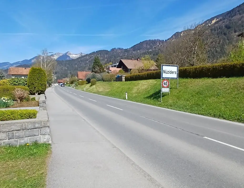 Wohnen mit schöner Bergsicht - Kleine Grundstücke mit Projekt zu verkaufen!