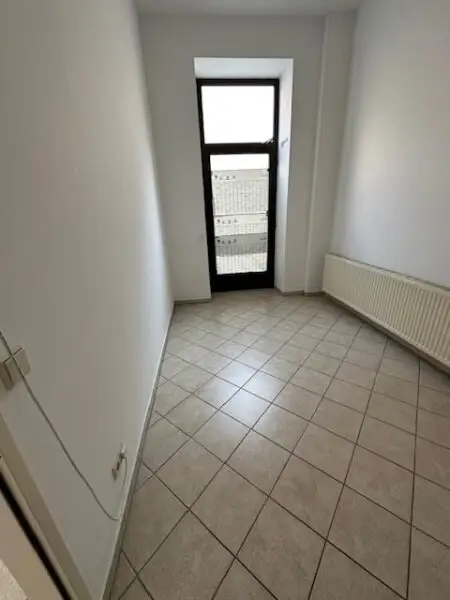 Ruhige Lage, modernes Büro/Praxis mit Autoabstellplätzen in zentraler Lage! Unbefristet!