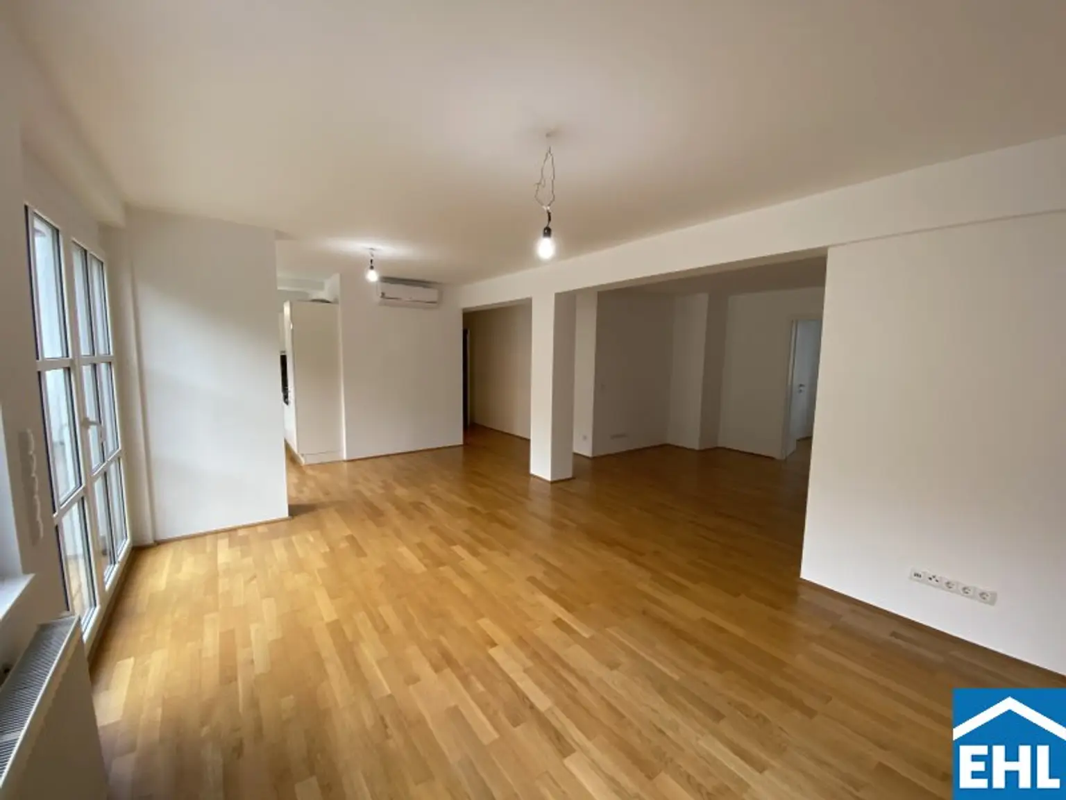 Ruhige Dachgeschosswohnung Terrasse und Balkon !