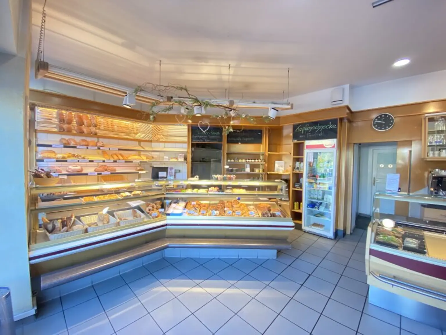 GESCHÄFTSLOKAL + Weidlinger Straße + FREQUENZLAGE - ehemals BÄCKEREI!