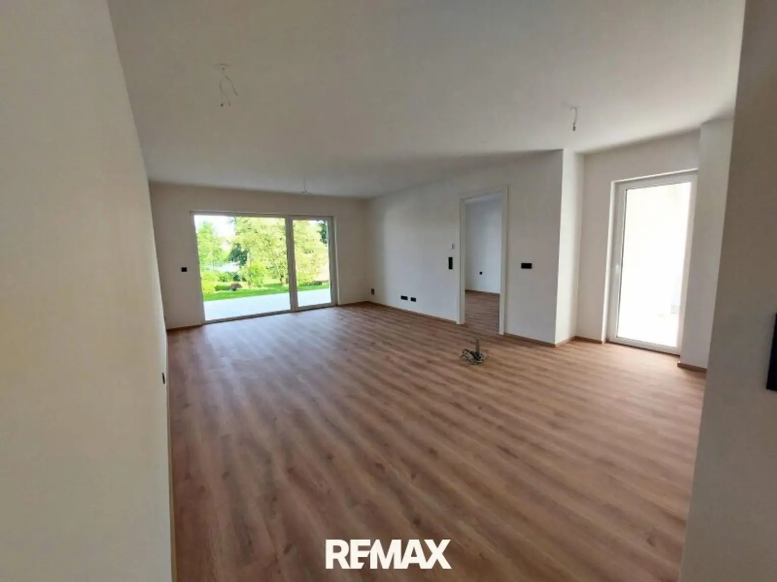 Erstbezug -Gartenwohnung! 3 Zimmer mit 2 Balkonen & großem Privatgarten