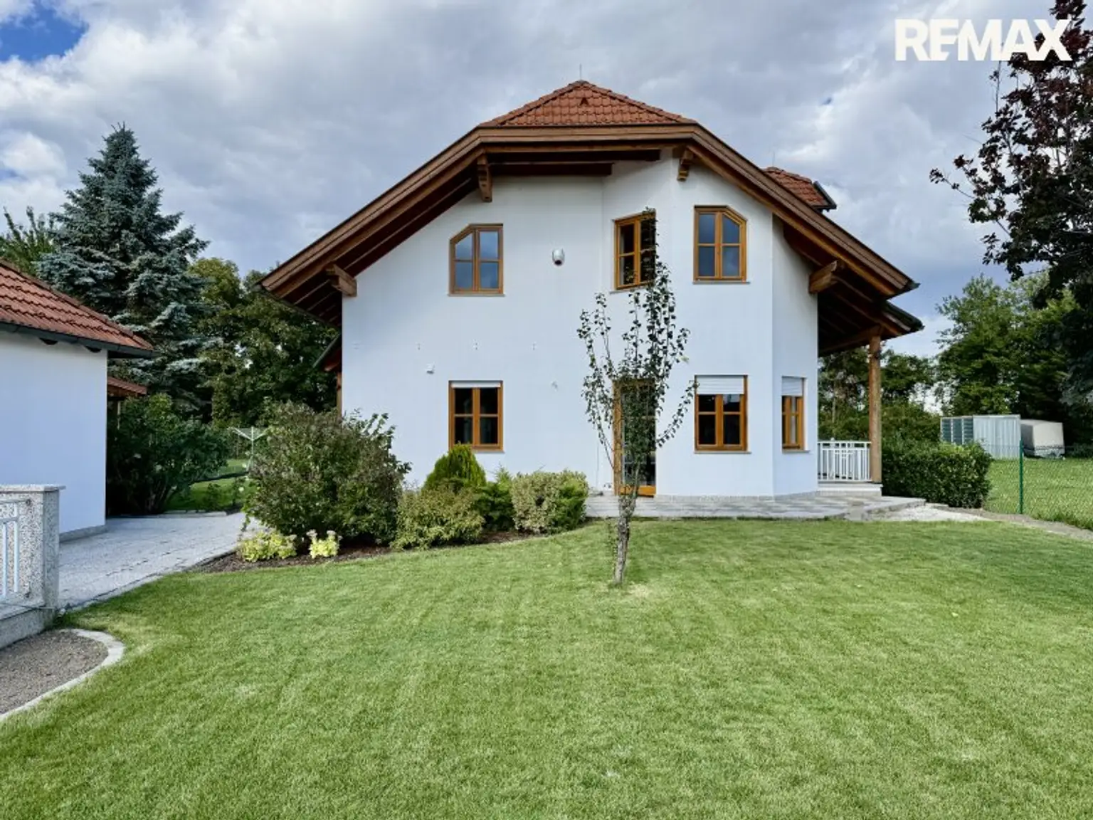 Seenahe Lage mit Badeplatz – Einfamilienhaus am Schloßsee (2. Reihe) inkl. Seezugang, ca. 125 m² Wfl.