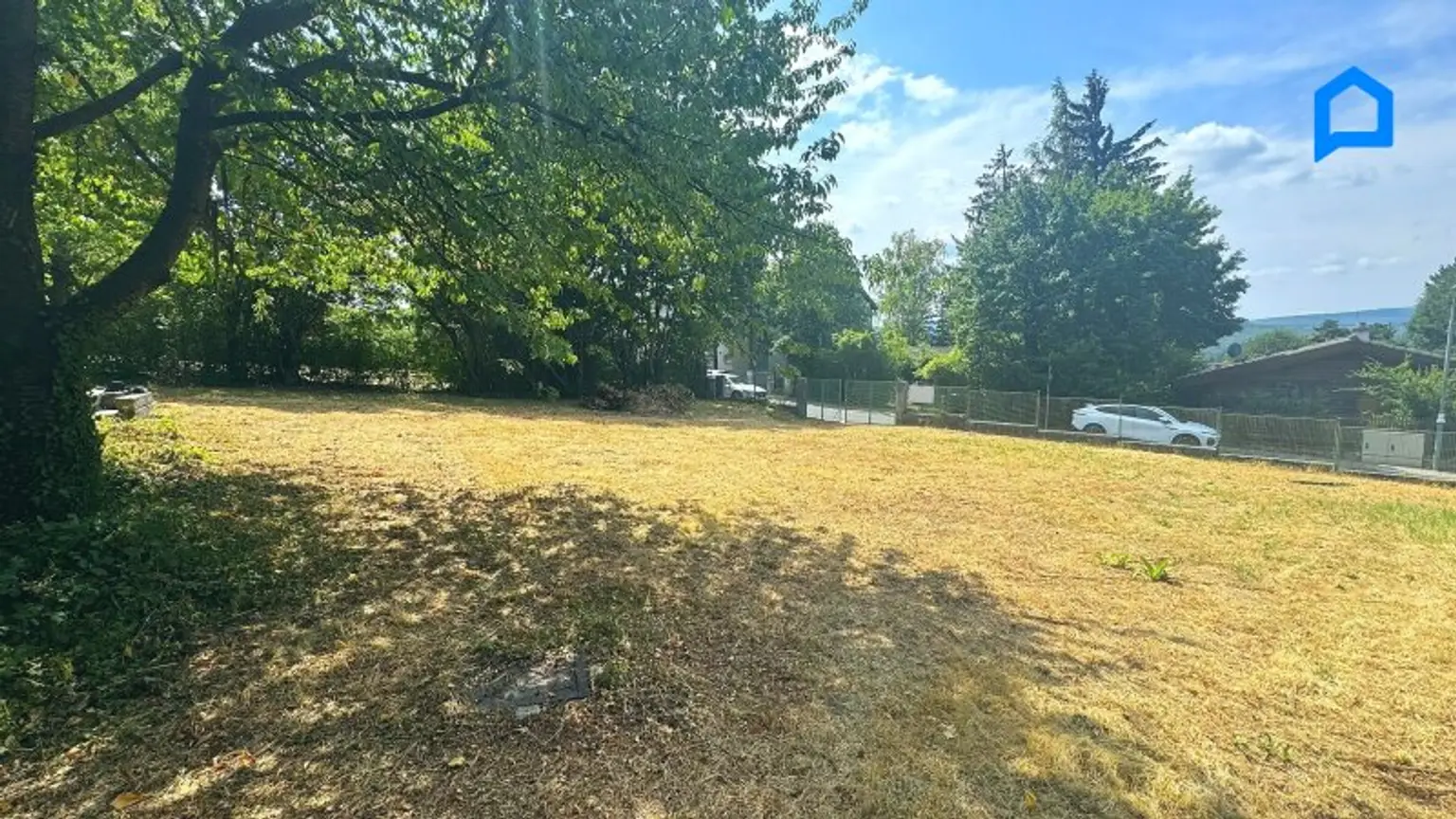 "Platz für Ihre Vision -- Baugrund ca. 952 m² -- optimale Breite u. Tiefe -- Südhang am Wolfersberg."