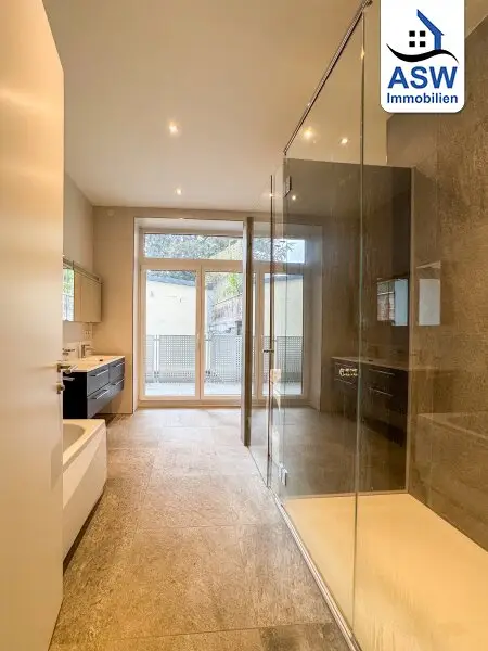 Perfekte Lage!! Top-moderne Altbauwohnung mit Balkon und Sauna in der Hauptstraße