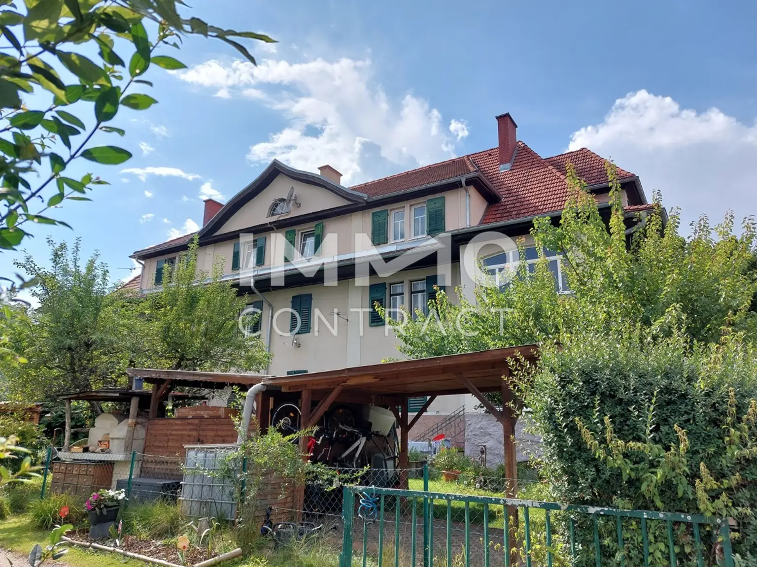 SCHÖNE GEMÜTLICHE UND RUHIGE 3-ZIMMER-WOHNUNG IM 2. OG MIT EIGENEM GARTENANTEIL UND PARKPLATZ